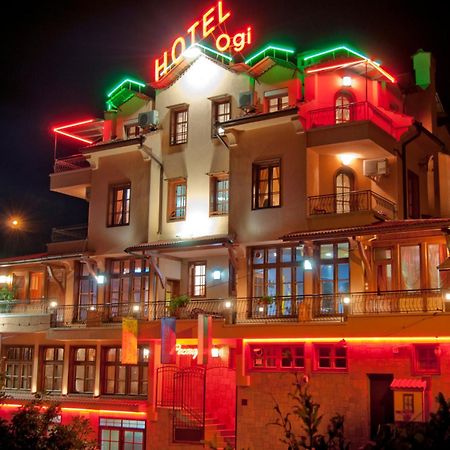 Family Hotel Ogi Asenovgrad Exteriör bild