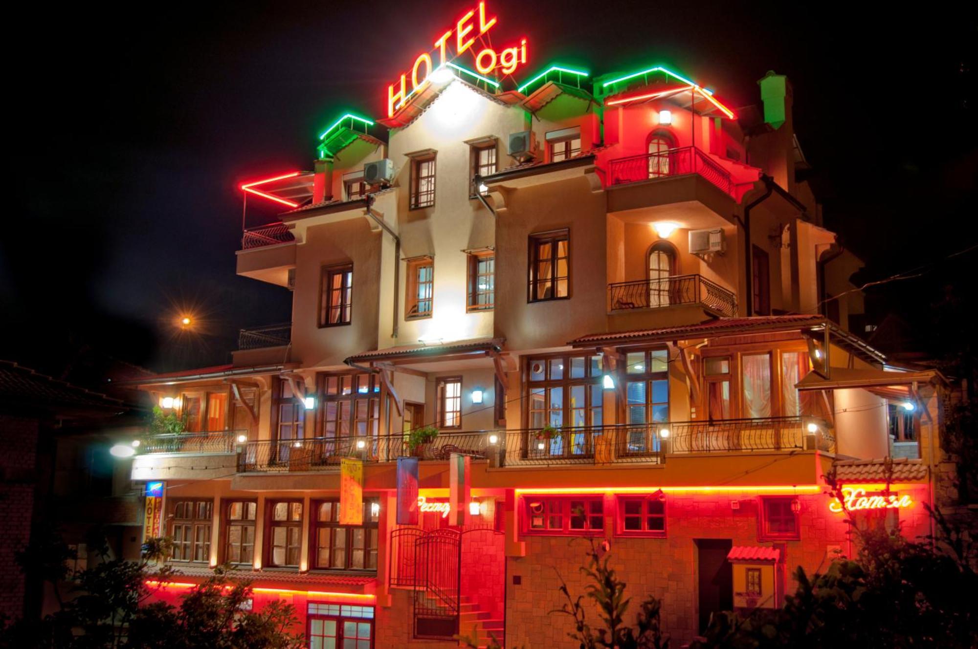Family Hotel Ogi Asenovgrad Exteriör bild
