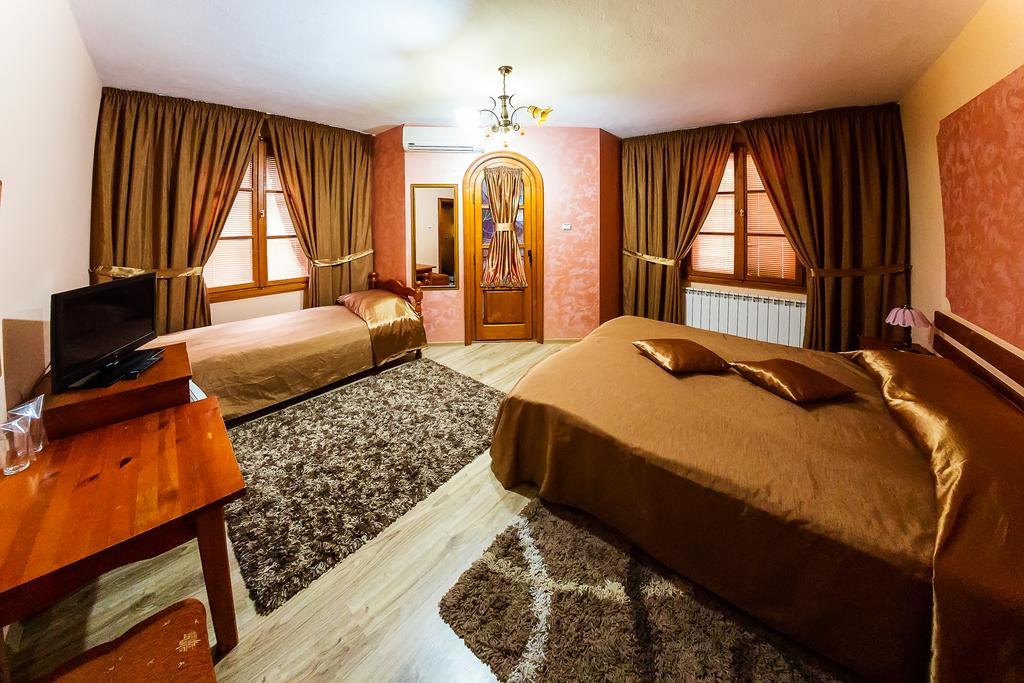 Family Hotel Ogi Asenovgrad Exteriör bild